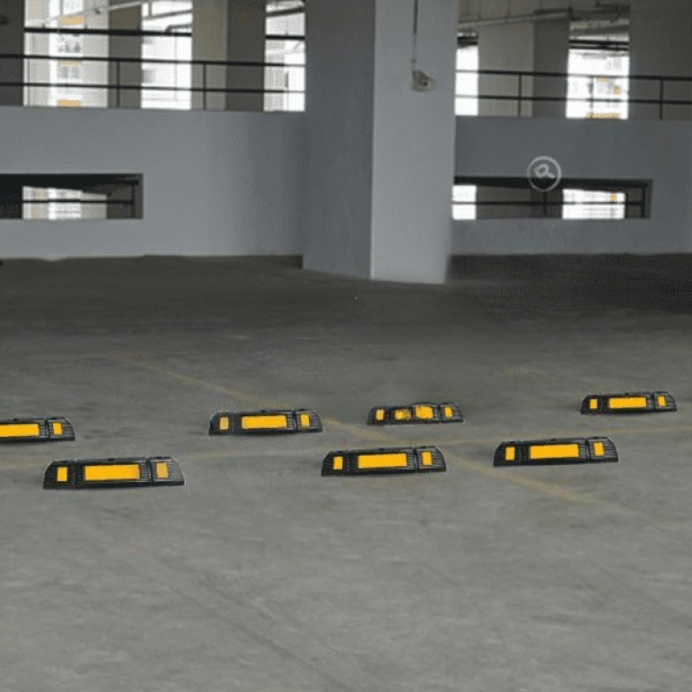 Durable Heavy Duty Rubber Wheel Stopper for Safe Commercial Parking